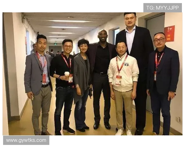 任达华与姚明亲密合影展现友谊与体育精神的完美结合