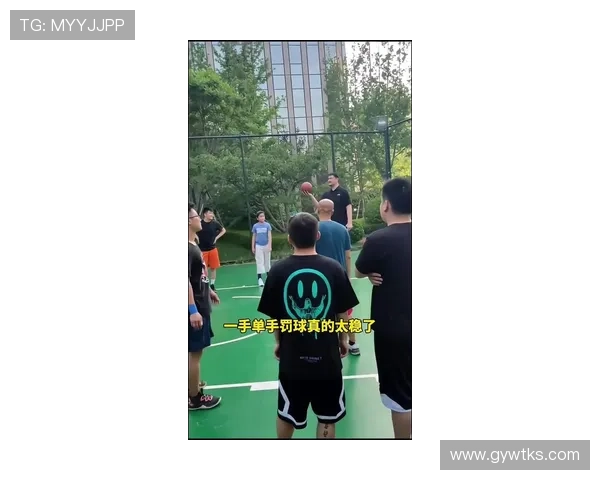 姚明单打脚步解析:如何运用灵活技巧征服篮球场的对手